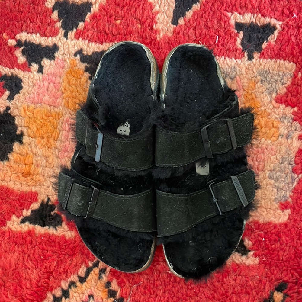 BLACK FUR-LINED BIRKENSTOCK SANDALS